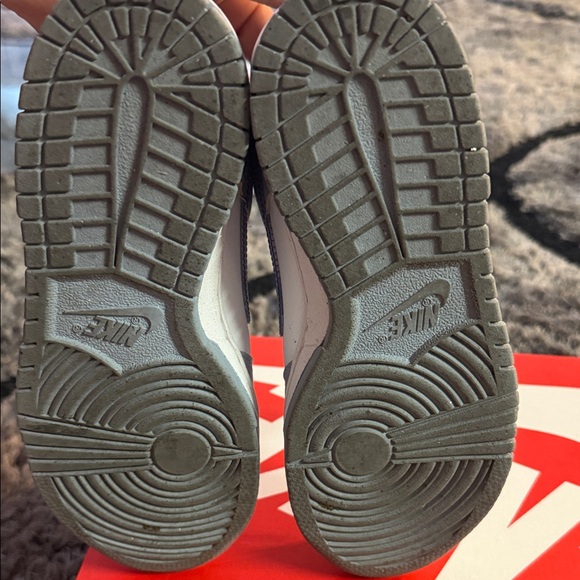 Nike Dunk Low in Light Blue and Navy - Picture 7 of 8